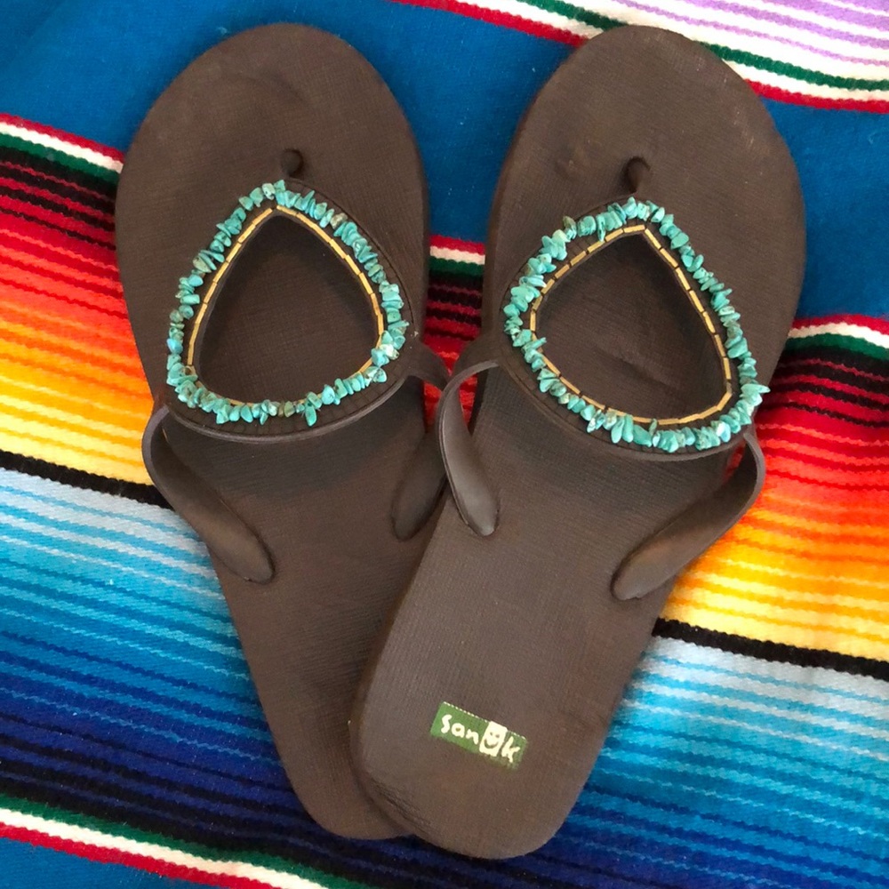Sanuk Flip flops